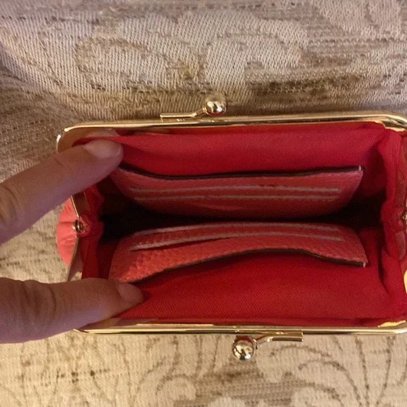 Dooney & Bourke Pebbled Leather Kiss Lock Coin Purse Wallet coral pink like new - Picture 2 of 2